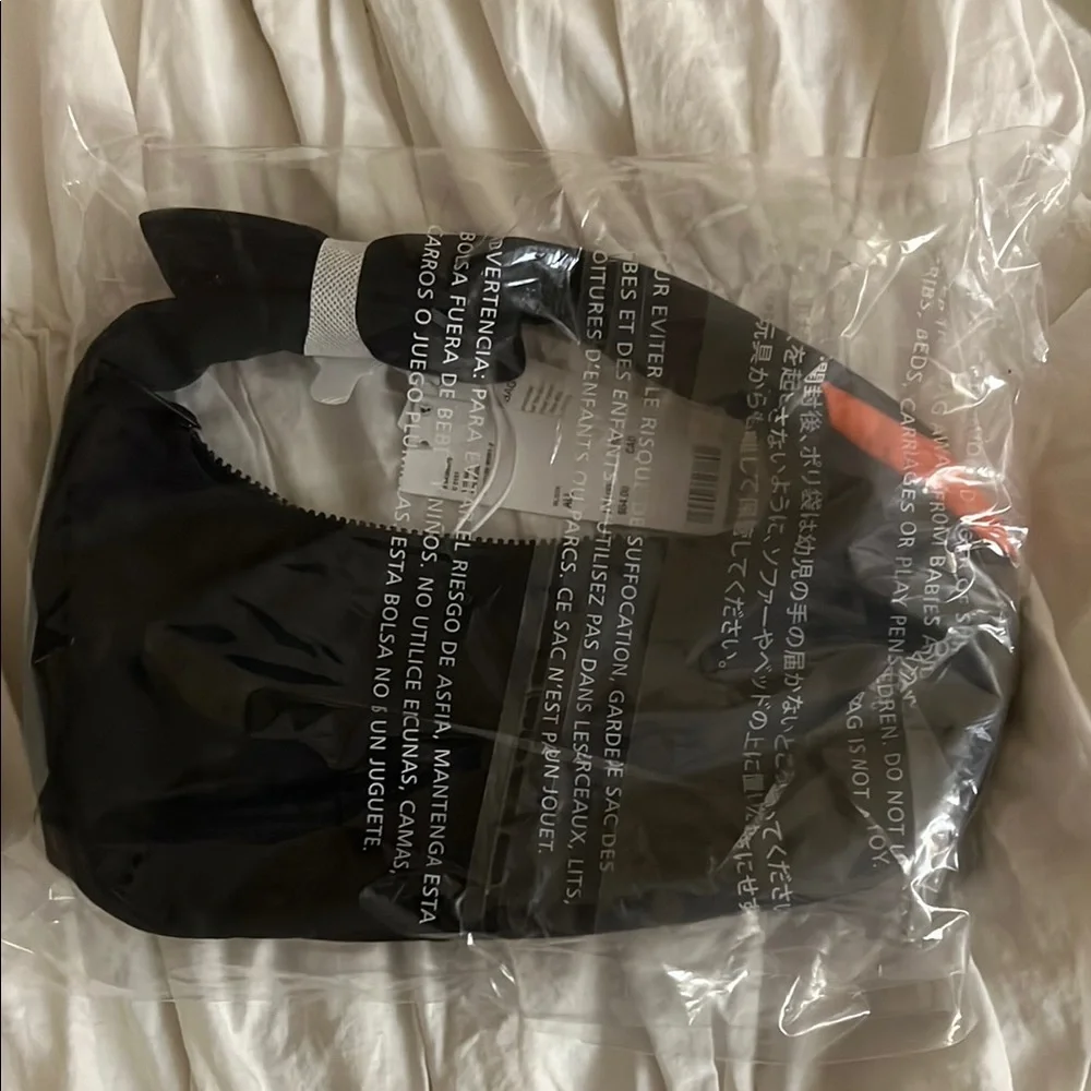 BAGGU Black Swan Shoulder Bag - Picture 2 of 4